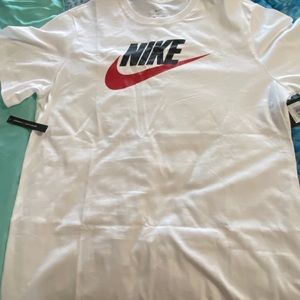 Nike men’s brand new T-shirt